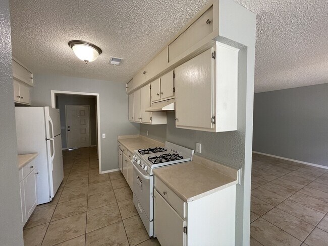 Foto del edificio - 1304 E Mesa Park Dr