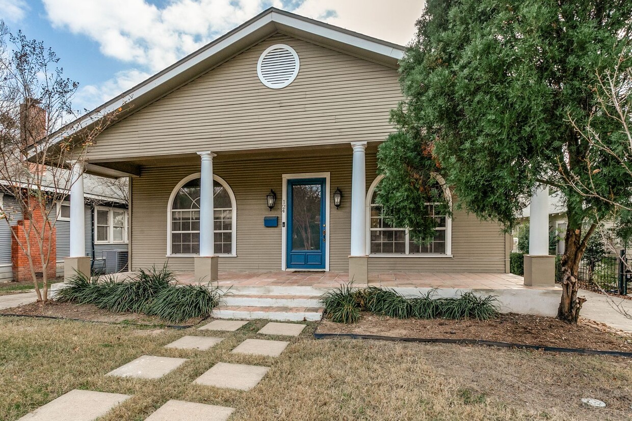 Primary Photo - 3-BEDROOM COTTAGE IN ALAMO HEIGHTS