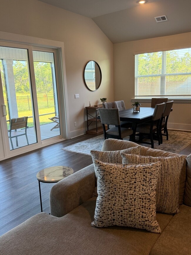 Building Photo - 5093 Roundhead Dr