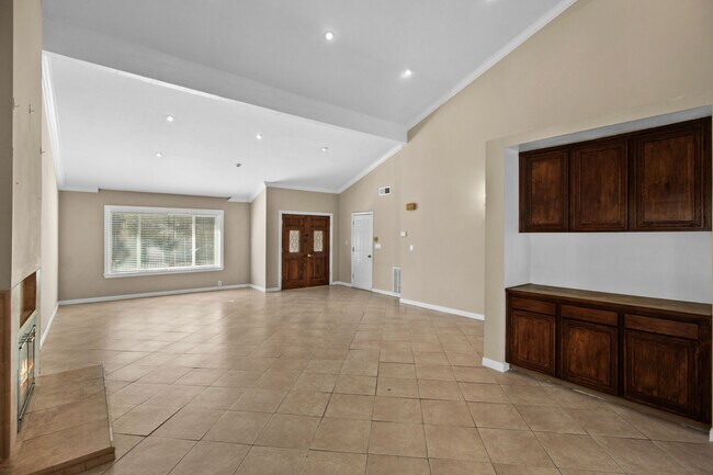 Foto del edificio - 18123 Delano St