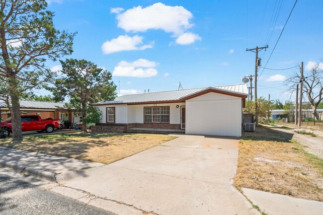 Building Photo - Updated 3/1 in Levelland