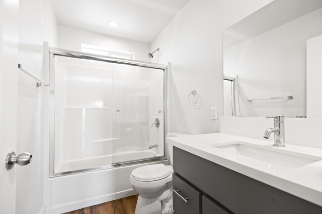 Building Photo - 1541 Ricardo Street, Unit 2