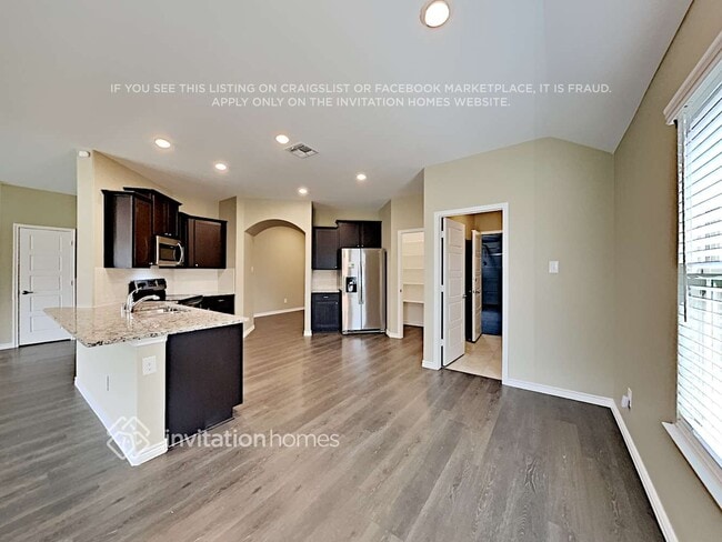 Building Photo - 3145 Overlook Dr