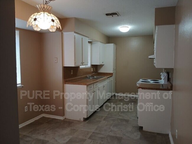 Building Photo - 421 Antares Dr