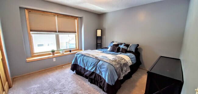 Building Photo - 8515 Lakeview Terrace
