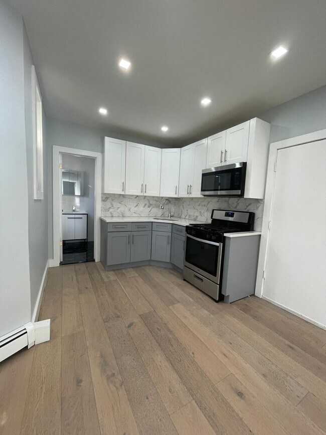 325 Avenida E 4 - 328 Avenue E