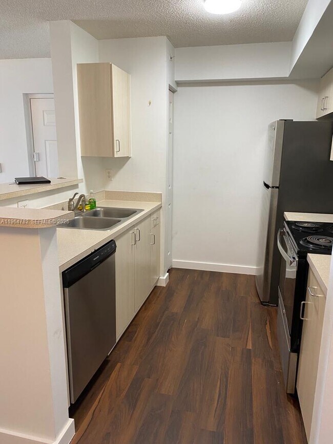 Building Photo - 631 SW 111th Ln