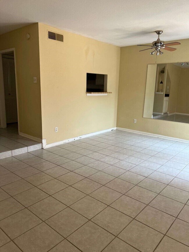 Foto del edificio - 11217 Briar Forest Dr