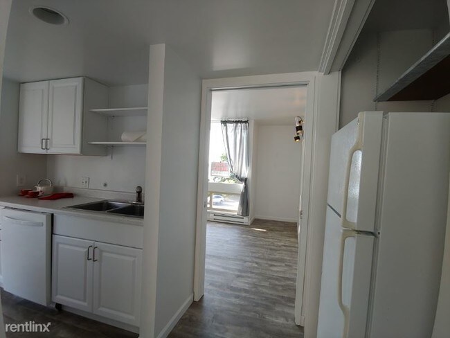 Building Photo - 2 br, 1 bath Apartment - 611 5th St 1 Unit 1