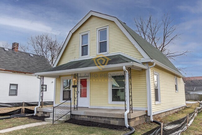 Building Photo - Close to Riverside Park, Updated 3 Bedroom...