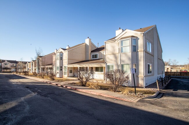 Building Photo - Charming 2-Bed, 2-Bath Townhome– Move-In R...