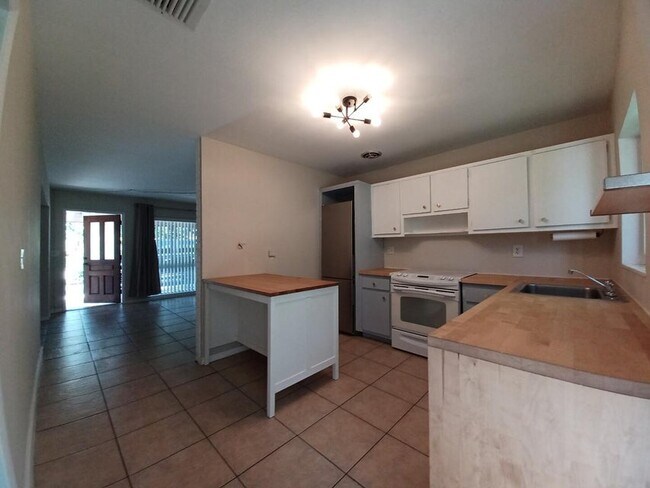 Foto del edificio - 170 NW 7th St