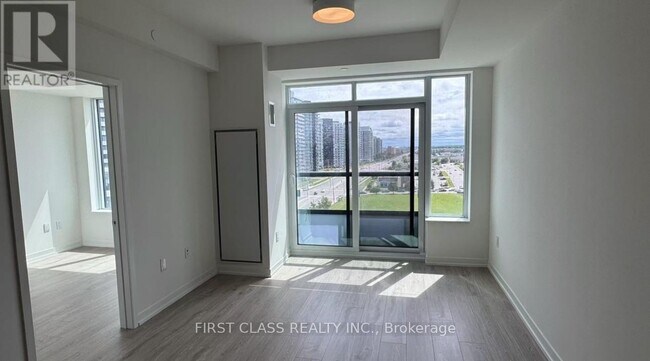 Photo du bâtiment - 2485 Eglinton Ave W