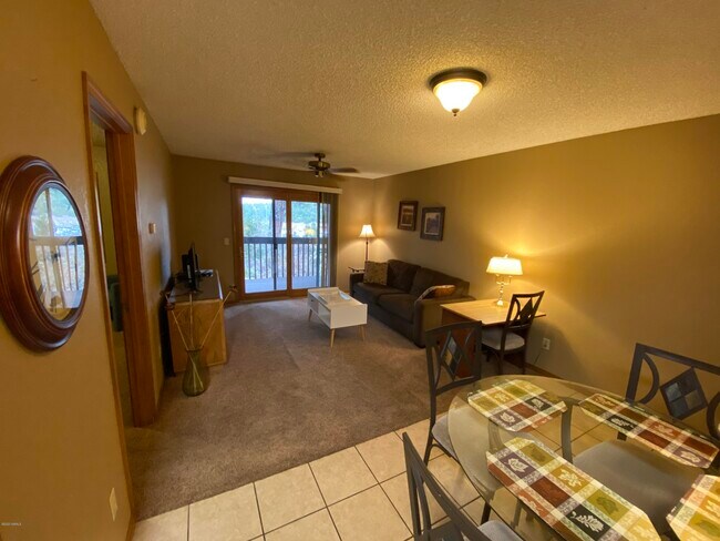 Building Photo - 2665 Valley View Dr