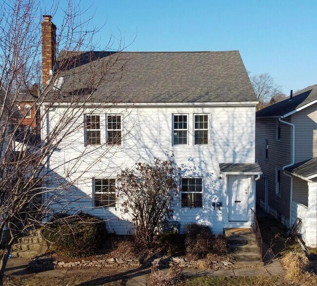 Foto del edificio - 302 Everett Ave