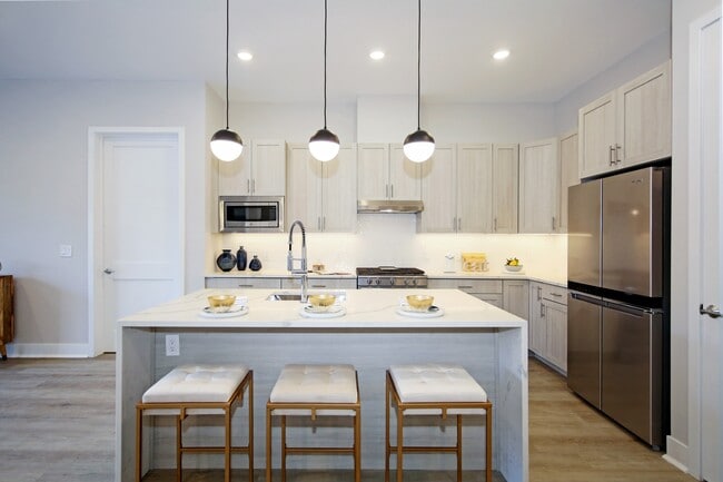 Large kitchen islands - Mosaic South Orange