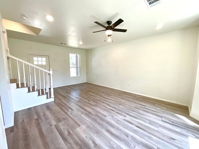 Building Photo - 1202 Mystic Dr