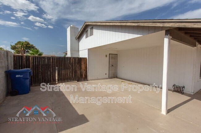 Building Photo - 2054 W Portobello Ave