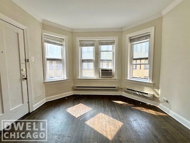Building Photo - 3826 N Greenview Ave