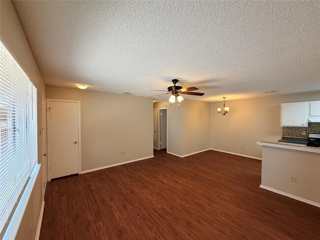Foto del edificio - 12102 Arrowwood Dr