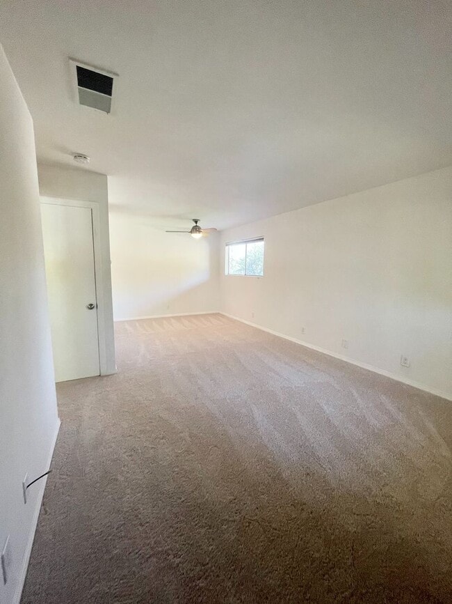 Building Photo - AVAILABLE NOW! 1 Bedroom / 1 Bath UPSTAIRS...
