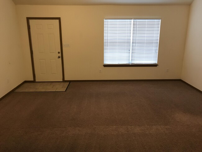 Building Photo - 517 Glenstone Dr