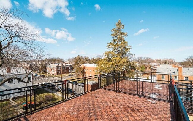 Building Photo - Captivating Condo in Brookland! Parking Av...