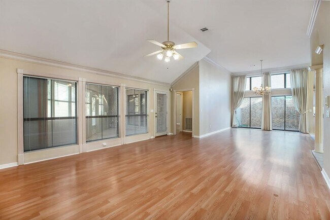 Foto del edificio - 2043 Park Grand Rd