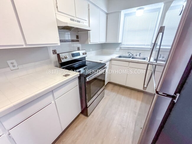 Building Photo - 3409 Republic Dr