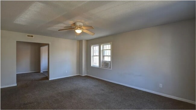 Building Photo - 706 W Prairie Ave