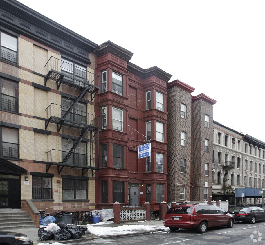 Primary Photo - 1444 Pacific St
