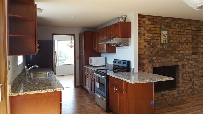 Building Photo - 13233 SE 43rd Pl
