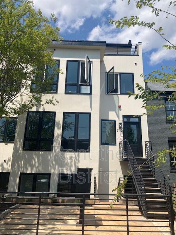 Primary Photo - 712 Kearny St