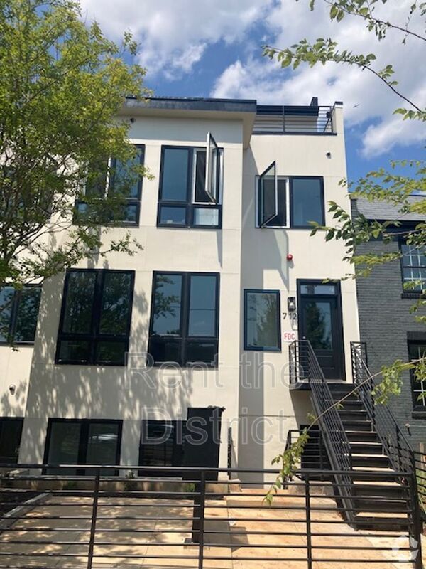 Building Photo - 712 Kearny St