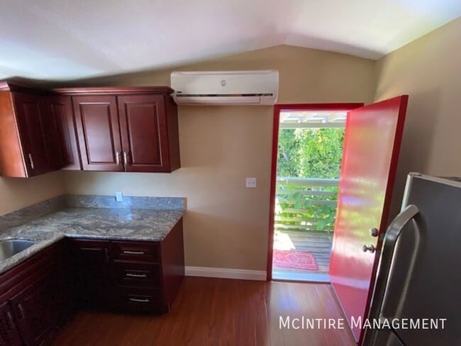 Building Photo - Beautiful 1BD/1BA Unit! A/C, Central Air, ...