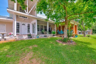 Building Photo - 20 Clearview