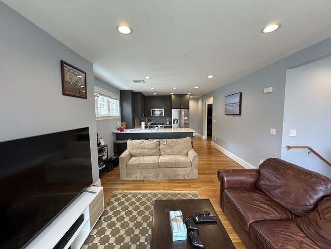 Building Photo - 10-12-12 Chestnut St