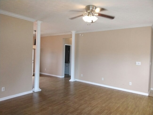 Building Photo - 517 McGregor Ct