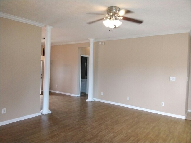 Foto del edificio - 517 McGregor Ct