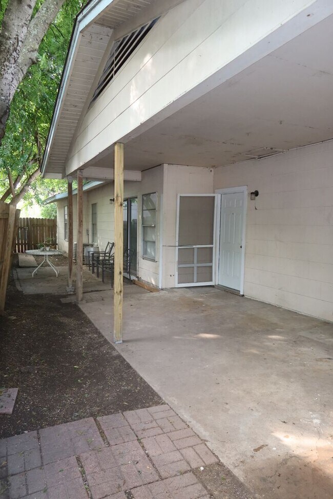 Building Photo - 6201 Chesterfield Ave