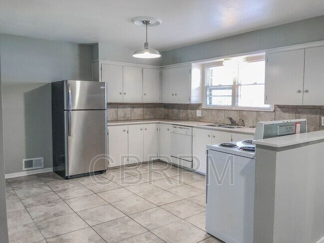 Building Photo - 3216 36th St