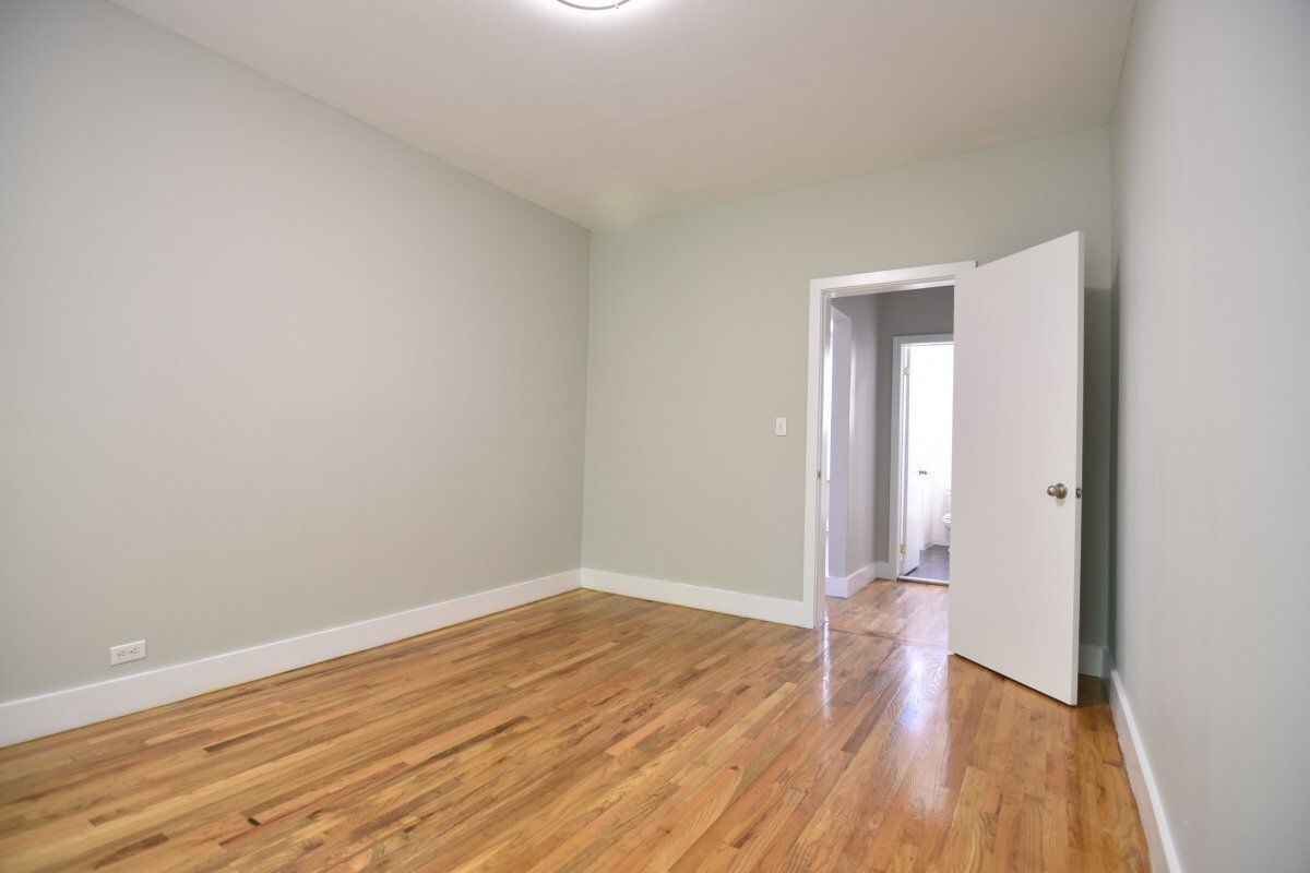 Foto principal - 3030 Holland Ave