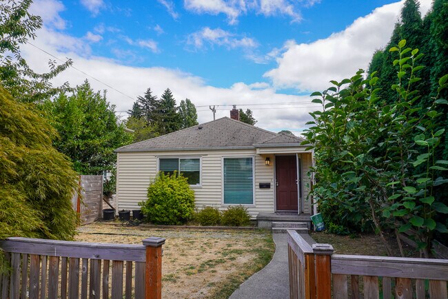 Foto del edificio - 8124 18th Ave SW