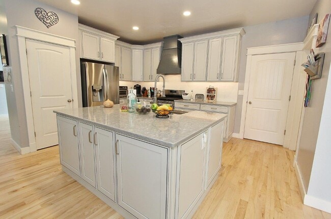 Building Photo - 3689 N Colbourne Way