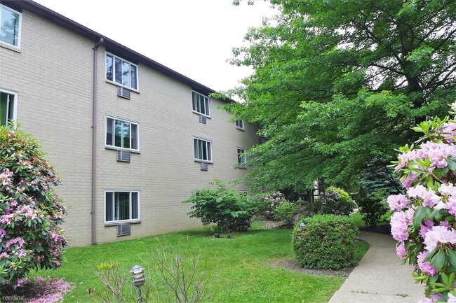 Building Photo - 120 Foxwood Rd