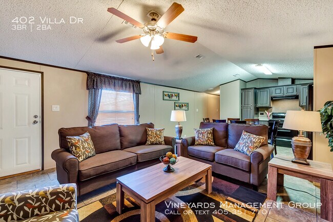 Building Photo - 402 Villa Dr