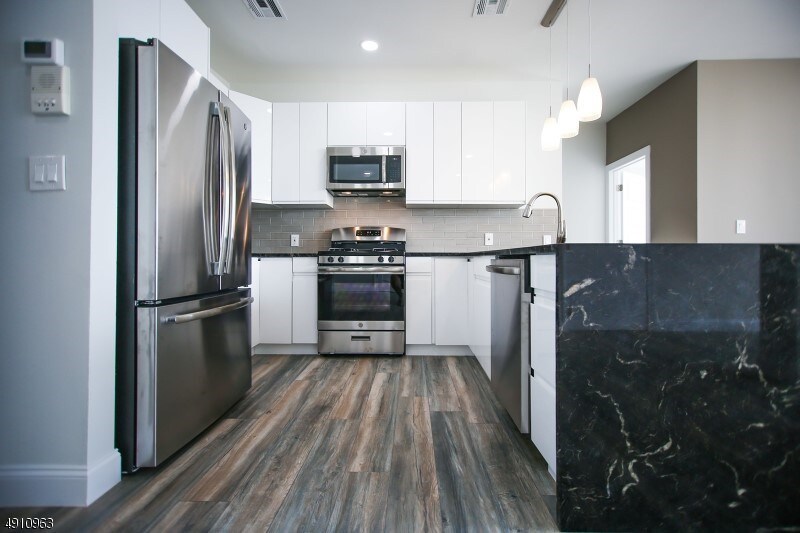 Foto principal - 65-69 Prospect St., Newark