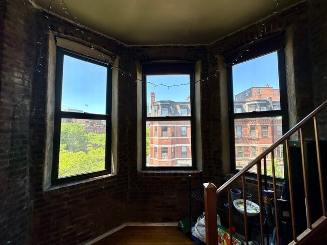Building Photo - 279 Newbury St