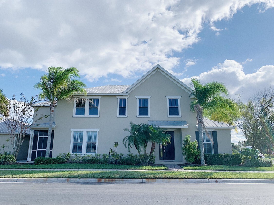 10424 SW W Lawn Blvd, Port Saint Lucie, FL 34987 Room for Rent in