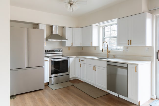 Foto del edificio - 5790 Katsura Ct